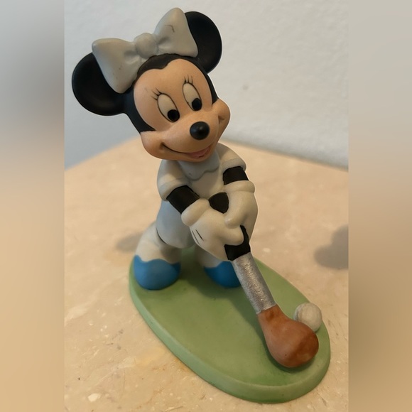 Mickey and Minnie Mouse golfer figurines. - Picture 5 of 12